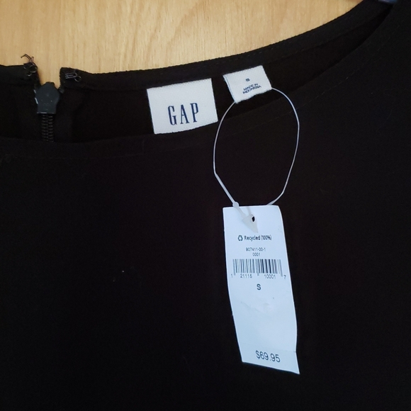 Flowy black dress from the gap - Picture 2 of 8